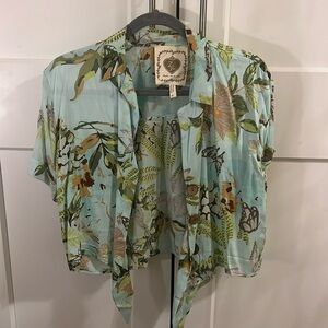 Super cute Z&L shirt. Worn once. Size medium.